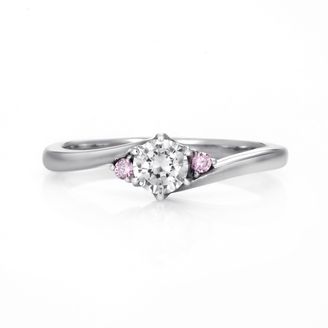 【DIAMOND DOT LAB(ダイアモンド ドット ラボ)】TOE-082　エンゲージリング　/  ピンクダイヤモンドをサイドから包み込んだリングです。