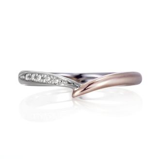 【DIAMOND DOT LAB(ダイアモンド ドット ラボ)】TOM364　TOM-365　マリッジリング/  差し色のゴールド色とプラチナの純白な輝きがお互いを引き立たせあう  コンビネーションリングです。