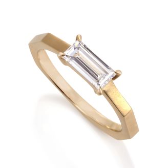 【DIAMOND DOT LAB(ダイアモンド ドット ラボ)】 七ノ幸【大地】エンゲージリング/透明感があるバゲットダイヤが施された婚約指輪