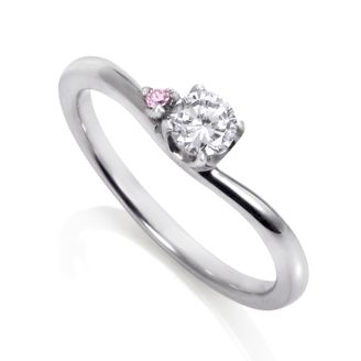 【DIAMOND DOT LAB(ダイアモンド ドット ラボ)】 Yukitsubaki【雪椿・ユキツバキ】のエンゲージジリング(婚約指輪)。