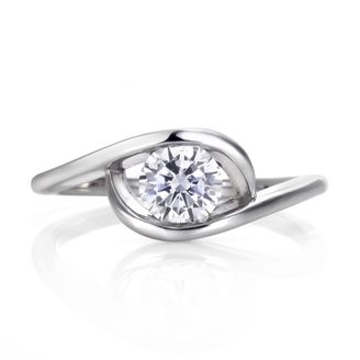 【DIAMOND DOT LAB(ダイアモンド ドット ラボ)】4ER-05-05　エンゲージリング　/ 存在感抜群の婚約指輪です。 