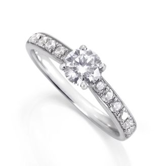 【DIAMOND DOT LAB(ダイアモンド ドット ラボ)】 Montagne d’Amour【モンターニュ・ダムール】のエンゲージジリング(婚約指輪)。