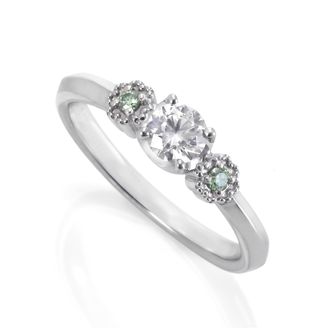 【DIAMOND DOT LAB(ダイアモンド ドット ラボ)】 七ノ幸【四つ葉】エンゲージリング/幸せの 四つ葉のクローバーをイメージしたデザインです。(グリーンダイヤ使用)