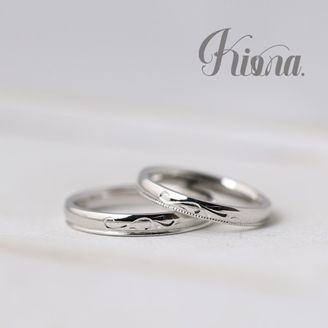 【atelier Kiona(アトリエキオナ)】 【オーダーメイド】光の加減でデザインが変わるのでシンプルだけどワンポイント！