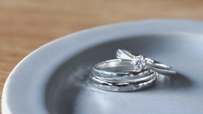 「ついぶ東京工房」が、結婚指輪・婚約指輪を3本まとめて手作りできる新サービス「手作りセットリング」を開始