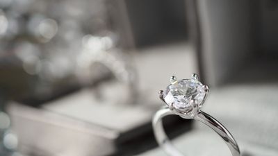 普段使いできる婚約指輪の選び方！おすすめな商品とシチュエーションを紹介♪