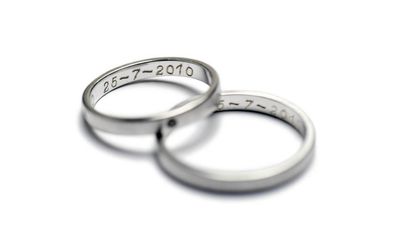 結婚指輪の刻印もおしゃれに♪イニシャルなど人気の刻印例をご紹介