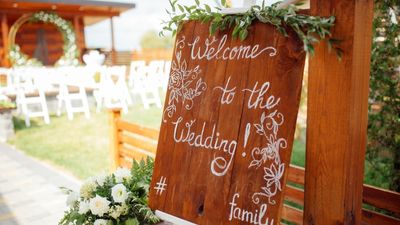 結婚式の披露宴の流れは？挙式との違いや演出を選ぶコツ・こだわりポイントも