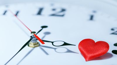 結婚のタイミングはいつ？プロポーズのタイミングや交際期間、結婚を意識するきっかけを紹介