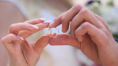 ペアリングとは？結婚指輪との違いや選び方のコツをご紹介！
