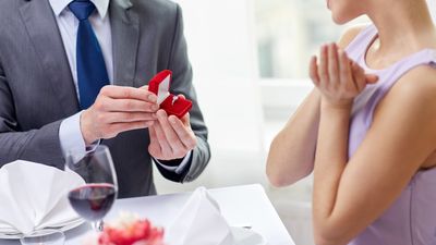 男性に見られやすいプロポーズの前兆｜会話の内容や行動