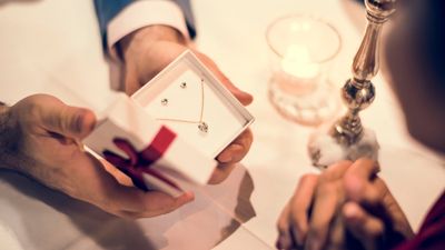 ネックレスでプロポーズをしよう！メリットやおすすめ商品の紹介