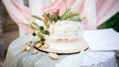 おしゃれな一段ウエディングケーキ♡人気の理由とトレンドのデザインを大公開