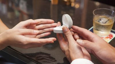 プロポーズ待ち女子必見！彼の気持ちを「一押し」できる５つのテクニック