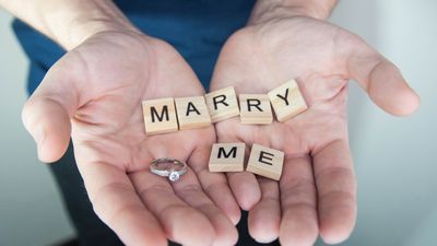 プロポーズの英語フレーズ集！婚約指輪と一緒に贈ろう♪