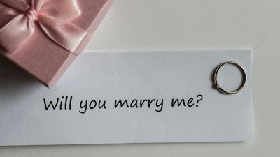 プロポーズの言葉を女性600人に調査｜言葉選びのポイントは？