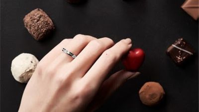 【ラザール ダイヤモンド】チョコレートのようにちょっぴりビターで華やかなマリッジリングをご紹介!