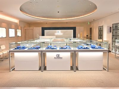 Over Excellent(オーバーエクセレント)大丸梅田店