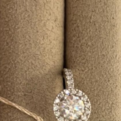 モニッケンダム(MONNICKENDAM)の婚約指輪の口コミ・評判 | Ringraph