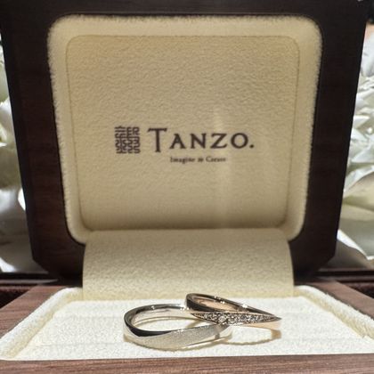 【TANZO.(鍛造指輪)】の口コミ S字カーブ、荒目マット、面取りを揃えてペア間が出るようにして頂きました...