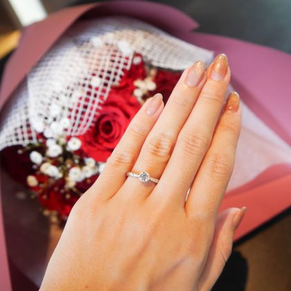 【ヴァンドーム青山(VENDOME AOYAMA)】の口コミ 彼に婚約指輪としていただきました。
繊細で上品なデザイン、ダイヤモンド...