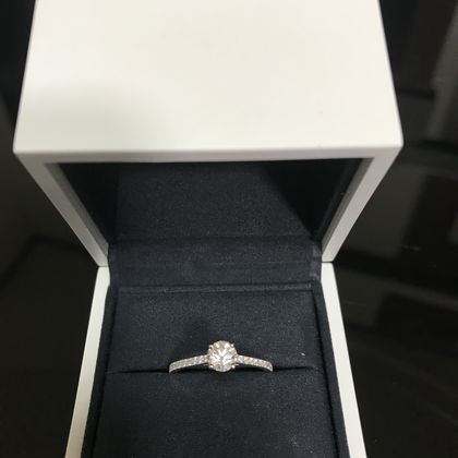 デビアス(DE BEERS)の婚約指輪の口コミ・評判 | Ringraph(リングラフ)