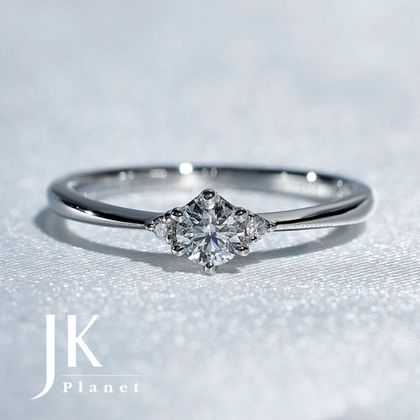 【JKPLANET(JKプラネット)】JKPLANET LIMITED EDITION JKPL-THREE-Diamonds 婚約指輪