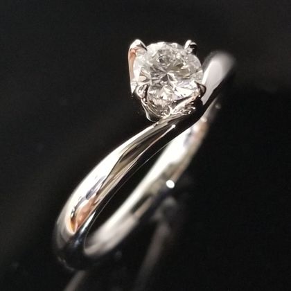 【TANZO.(鍛造指輪)】V字ウェーブのご婚約指輪