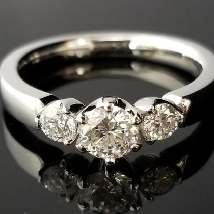 【TANZO.(鍛造指輪)】シンプルながらも存在感のあるエンゲージ