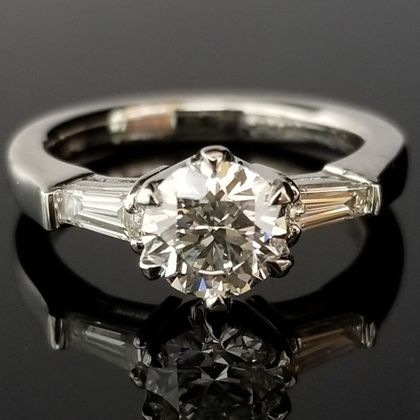 【TANZO.(鍛造指輪)】テーパーダイヤモンドでエレガントな婚約指輪