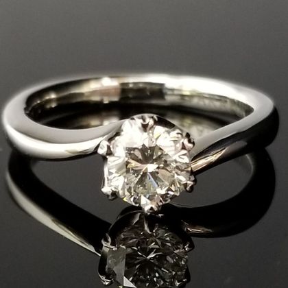 【TANZO.(鍛造指輪)】ダイヤモンドがまるでお花のような素敵なデザイン