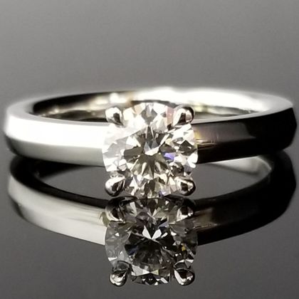 【TANZO.(鍛造指輪)】中央のエッジが凛々しい婚約指輪