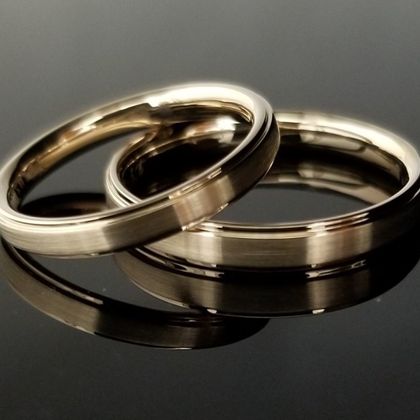 【TANZO.(鍛造指輪)】シャンパンゴールドとヘアラインが美しい結婚指輪