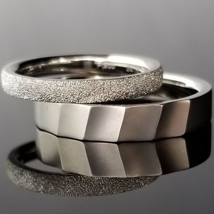 【TANZO.(鍛造指輪)】織物の様なモダンデザインの結婚指輪