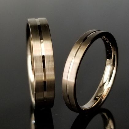 【TANZO.(鍛造指輪)】平打ちベースで大人なデザインの結婚指輪