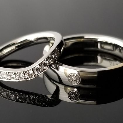 【TANZO.(鍛造指輪)】家紋と金継ぎで古風な雰囲気を醸し出す結婚指輪
