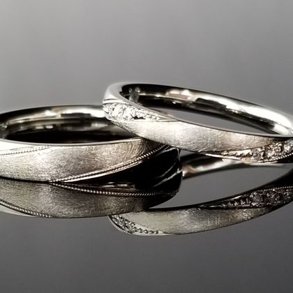【TANZO.(鍛造指輪)】ミル打ちと和紙のコントラストが美しい結婚指輪