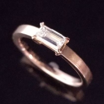 【TANZO.(鍛造指輪)】こだわりのバケットカットダイヤモンド