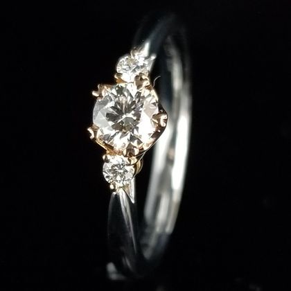 【TANZO.(鍛造指輪)】満開に咲いた桜をモチーフにした可愛いご婚約指輪