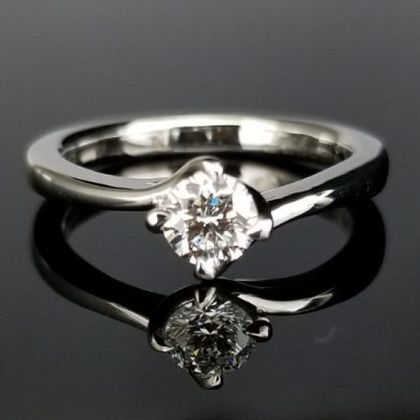 【TANZO.(鍛造指輪)】一体型のウェーブエンゲージリング