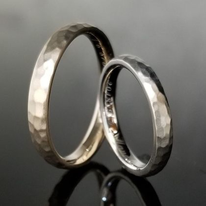 【TANZO.(鍛造指輪)】アンティークな槌目模様のご結婚指輪