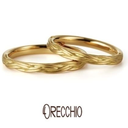 【ORECCHIO(オレッキオ)】ヴィーヴォ ～シンプルな中に動きのある三つ編みのようなデザインが特徴の結婚指輪