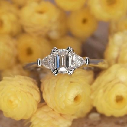 【ORECCHIO(オレッキオ)】＜aman～アマン＞婚約指輪　AE-1306