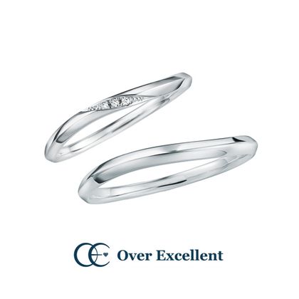 【Over Excellent(オーバーエクセレント)】【Ixia イキシア -秘めた恋-】穏やかな河のように流れウェーブデザインに施されたシャープなライン。