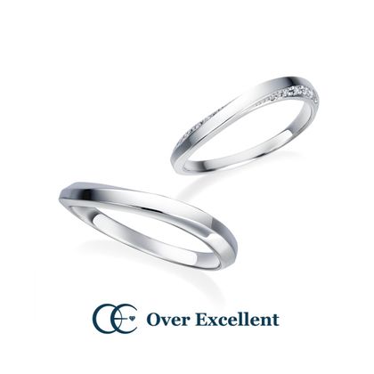 【Over Excellent(オーバーエクセレント)】【White lace ホワイトレース-可憐な心-】花嫁のベールに施されたストーンのように、優美に流れる曲線にさりげなくメレダイヤモンドをセッティング。