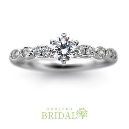 【宝寿堂(ほうじゅどう)】【宝寿堂】特徴的なミル遣いが目を惹く華やかなエンゲージリング《HD2696》