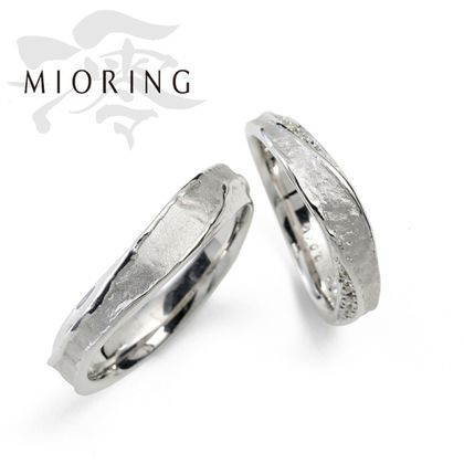 【MIORING(ミオリング)】MIORING 月灯 -つきあかり-   和紙の雲の間から望む三日月のように