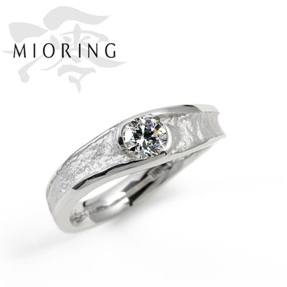 【MIORING(ミオリング)】MIORING 月灯 -つきあかり-エンゲージリング  和紙の雲の間から望む満月のように