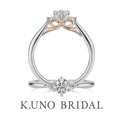 【hirai art gallery(ヒライアートギャラリー)】側面にリボンをさりげなくあしらった婚約指輪 【ケイウノ リボン】