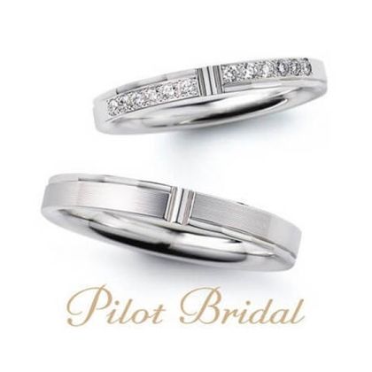 【hirai art gallery(ヒライアートギャラリー)】高純度プラチナ999を使用した落ち着きのあるデザイン【パイロットブライダル】